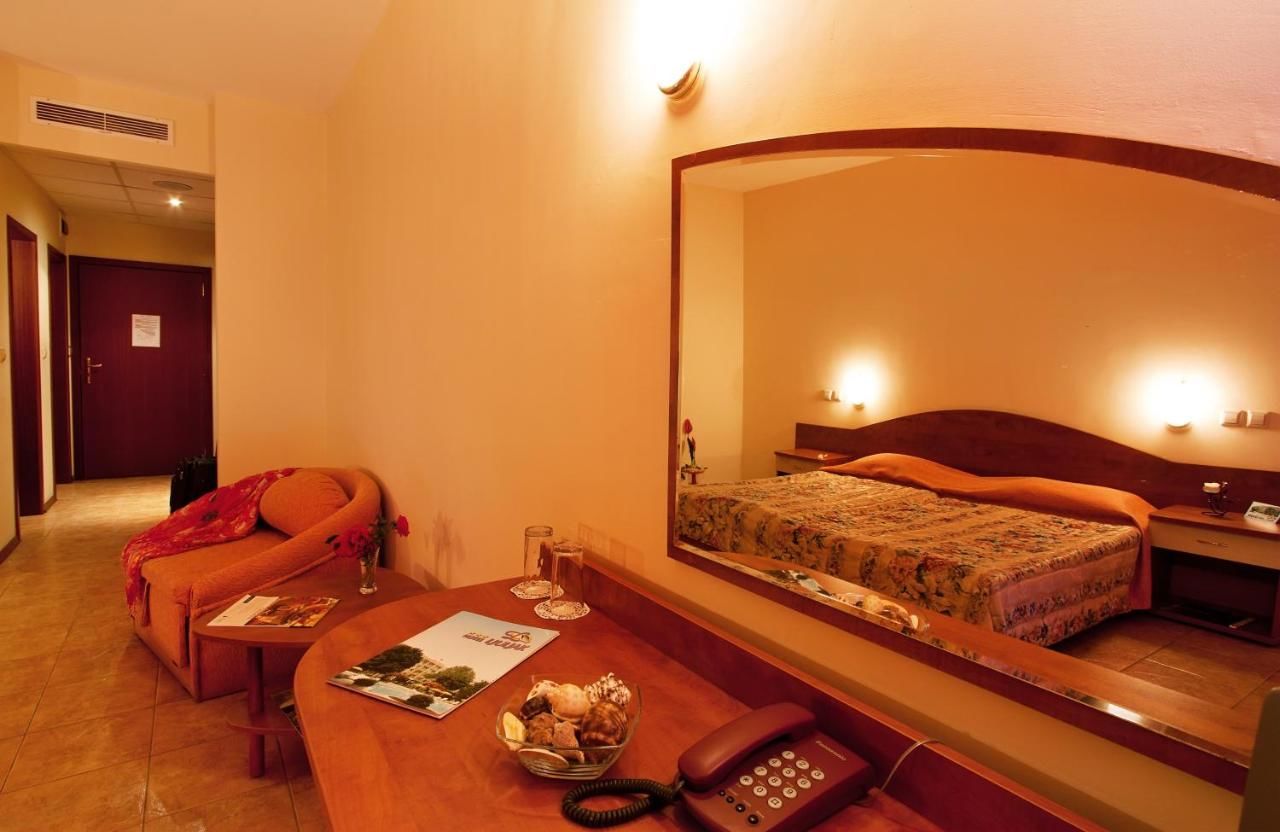 Отель Ljuljak Hotel Золотые Пески
