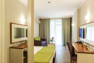 Отель Ljuljak Hotel Золотые Пески Двухместный номер с 1 кроватью (для 2 взрослых и 1 ребенка)-3